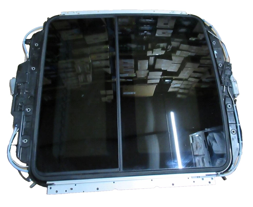 Sunroof Window Assy with Housing, Motor Glass 4.3 Amp 2019-2020 Chevrolet Impala - Image 4 of 4