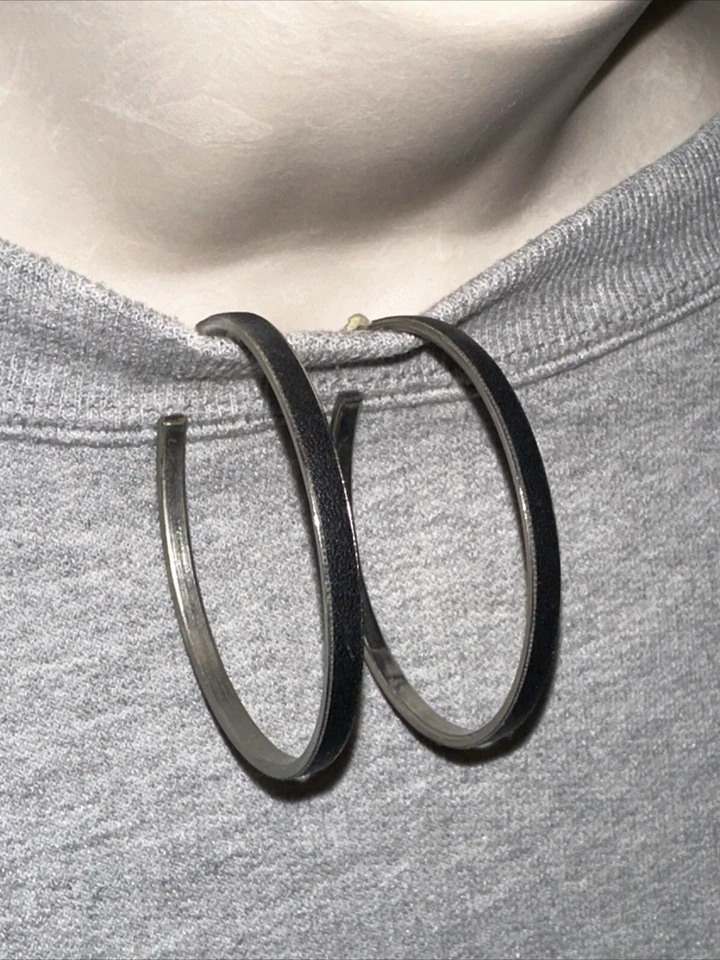 Pendientes J CREW Negro Gamuza Plata Aro Poste Ligeros NUEVA OFERTA 4 CARIDAD❤️262 Foto 4 de 4