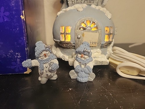 Encore Snowville Snowman Christmas Village Lighted Boot Repair Shop Building - Picture 5 of 17