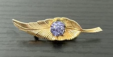 GoldTone Leaf Brooch Pin With Faux Purple Shiny Bright Stone VTG ￼