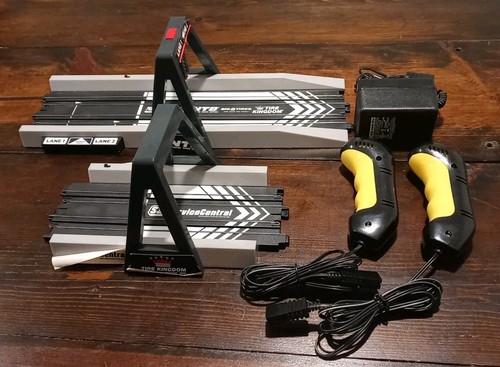 HO Scale Slotcar Drag Strip Aw Auto World beleuchtete Schleppleiste Start & Finish