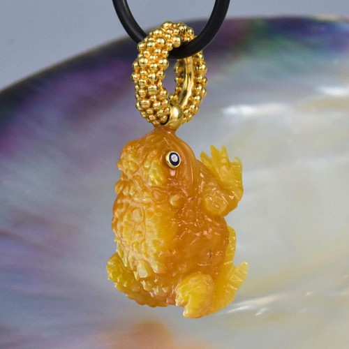 Toad Frog Pendant Carved Mother-of-Pearl & Gold Vermeil Sterling Silver 10.47g - Picture 8 of 13