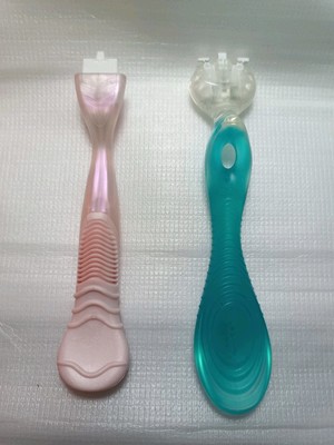 Wilkinson Hydro Sensitive Care und Gillette Venus Comfortglide Spa Breeze