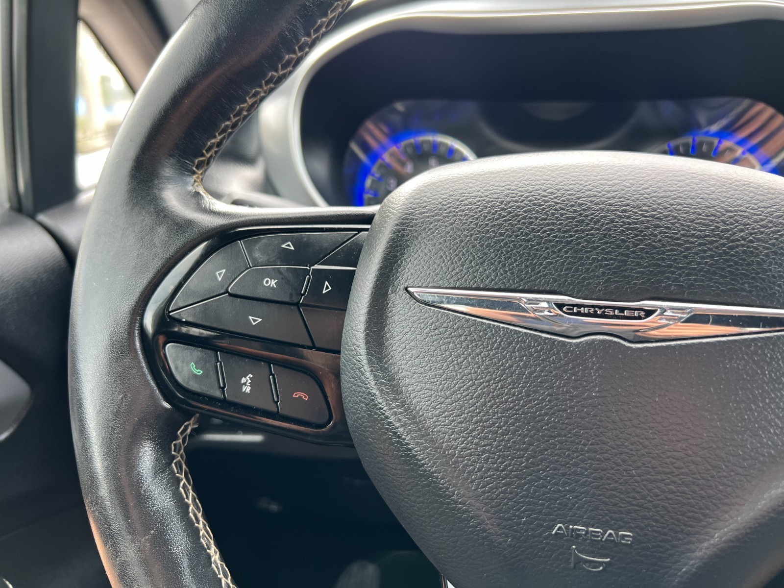 Chrysler Pacifica - Image 24
