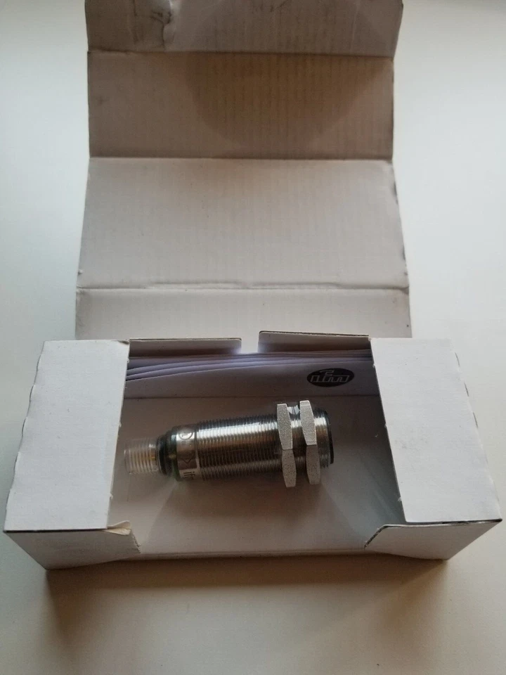 UGT52 UGB00300EOKG/IO-Link/US Ultrasonic Sensor. New Open Box. Original Package - Image 4 of 4