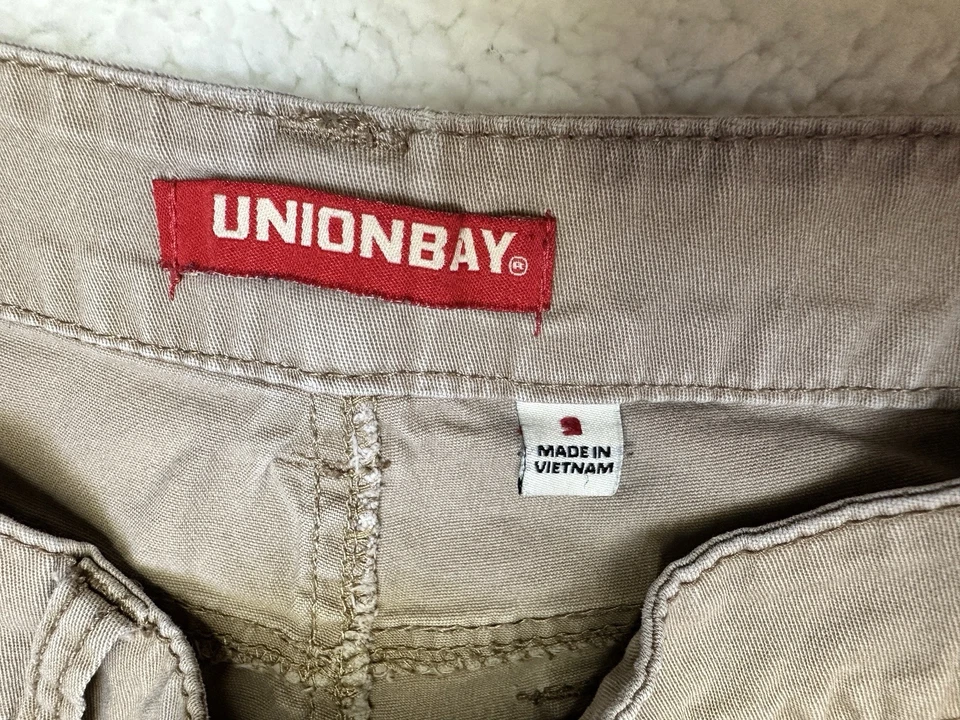 Union Bay Tan Cargo Shorts Size 9 w/pockets, casual comfortable  - Image 3 of 4