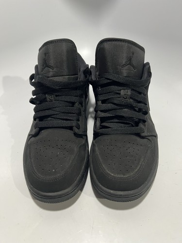 Air Jordan 1 Low Size 7.5 black. Worn only a few times. Very clean! 553558-056