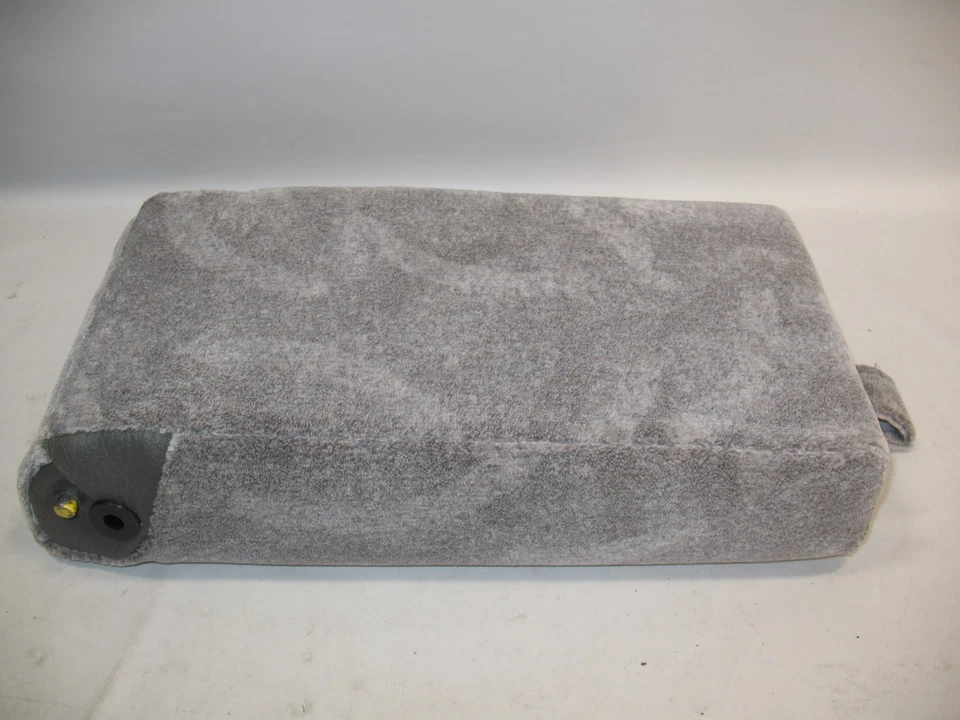Novo OEM 1998-2002 Isuzu Trooper Assento Central Traseiro Braço Descanso Pano Reclinável Cinza - Imagem 2 de 4