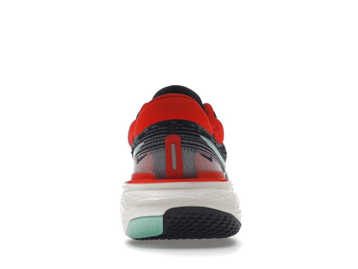 Mircico Enilish 美品 Size 8 - Nike ZoomX Invincible Run Flyknit Black Chile Red