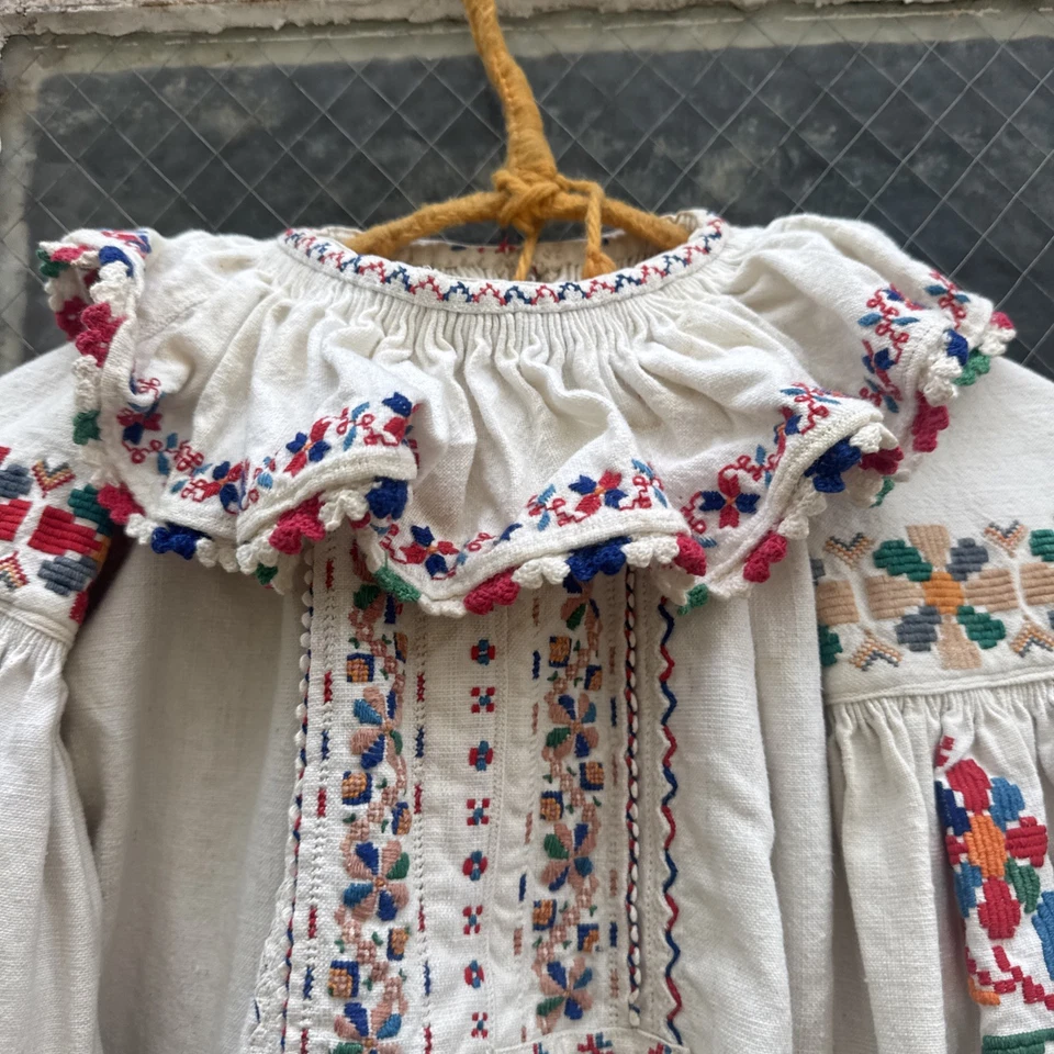 Camisa de vestir folclórica rumana de lino blanco vintage años 30 bordada mangas globo Foto 2 de 4