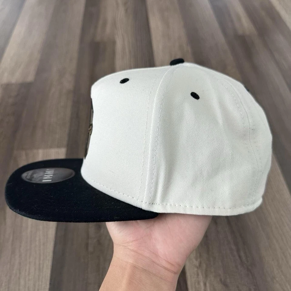 Boné chapéu Snapback OVO x Air Jordan muito próprio de outubro com detalhes dourados - Imagem 2 de 4