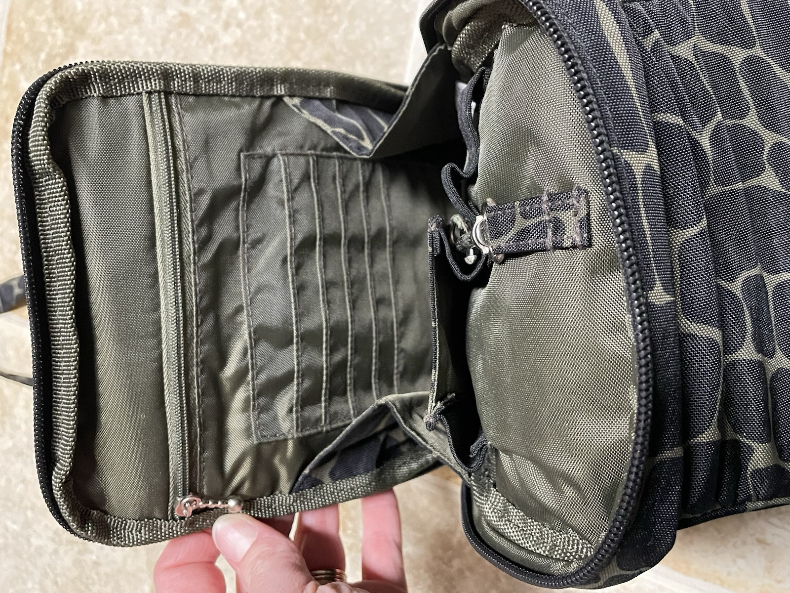 Baggallini Multi Function Crossbody Bag Organizer… - image 5