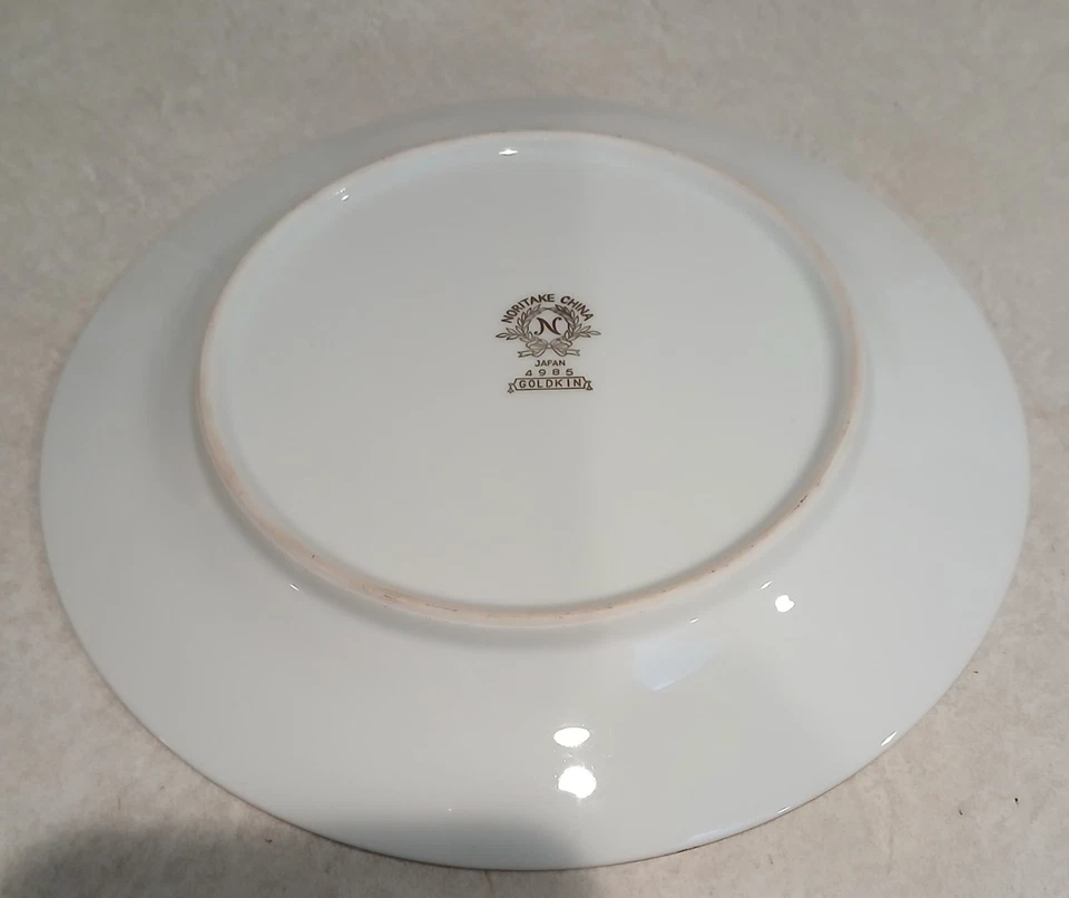 Juego/4 platos de ensalada Noritake ~Goldkin~ 7 1/2”, banda floral dorada y negra, usados en excelente estado Foto 4 de 4