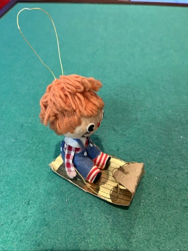 Vintage Raggedy Andy on sled ornament Japan - Imagen 2 de 8