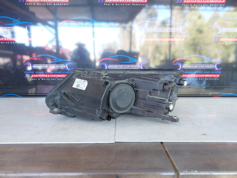 VOLKSWAGEN TIGUAN 2011-2016 RIGHT HEADLAMP Station Wagon  - image 3 of 4