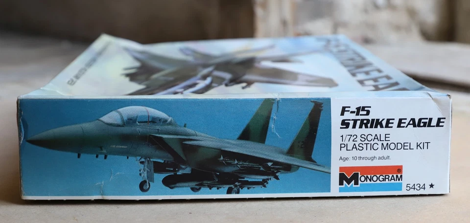 Monogram F-15 Strike Eagle, scala 1:72, kit 5434 anno 1984 - Immagine 2 di 3