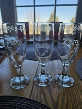 CHAMPAGNE / BAR GLASSES - FLORAL & HEART  DESIGN - UNBRANDED - SET OF 3