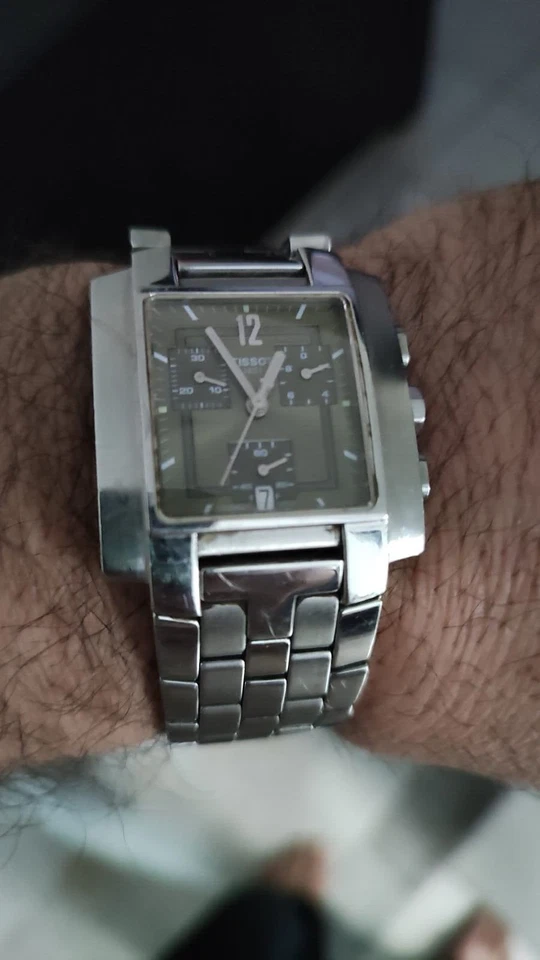 Cronógrafo Tissot TXL para hombre L875/975 T60.1.587.33 esfera verde funcionando usado Foto 3 de 4