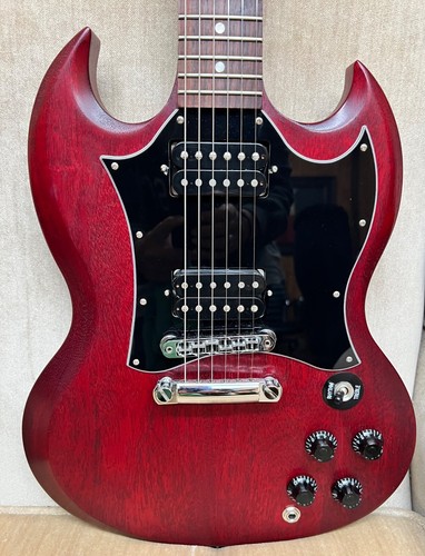 Gibson 2016 Model Guitar Cherry with Hard Case - Picture 5 of 11