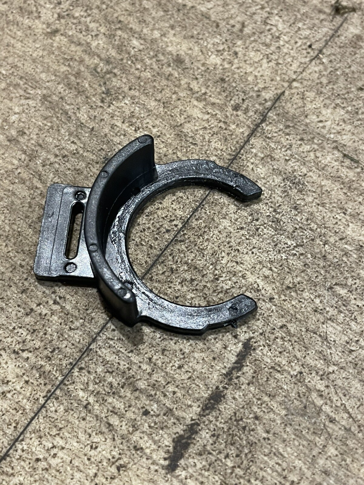 Handle To Cradel Fixing Clip from a 2017 Mountfield MHJ2424 Hedge Trimmer  (11)