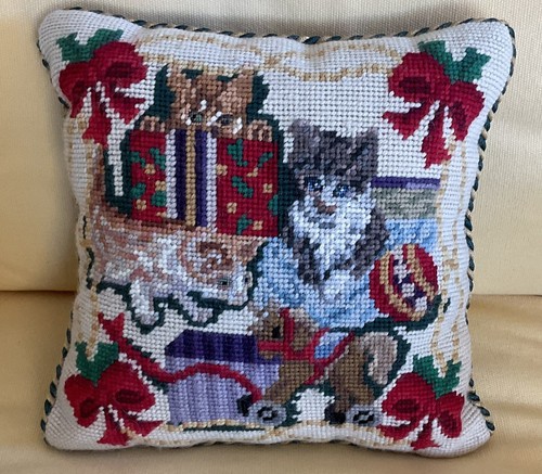 Wool Needlepoint Christmas Cats Throw Pillow 9" Gold Rope & Velvet Backing - Picture 2 of 4