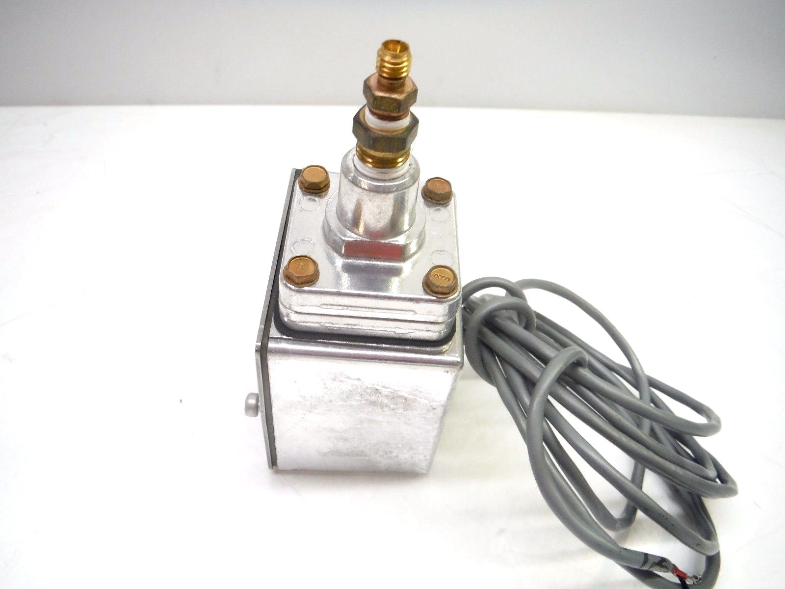 Barksdale Delaval Turbine Pressure Switch E1HH250 eBay