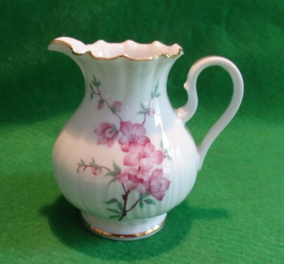 Royal Tettau, Venus, 1 Milchkännchen, Kirschblüten, Porzellan,
