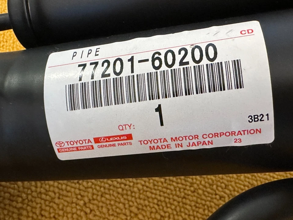 Toyota Genuine Land Cruiser J70 Fuel Tank Inlet Filler Neck Pipe 77201-60200 OEM Foto 2 de 4