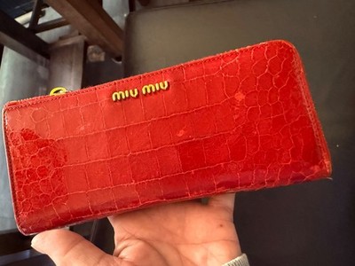 mui mui red wallet