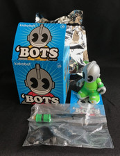 KidRobot Grafiti Artist Bot 05/40 Mini Bots Blind Box series 3 with box 2011