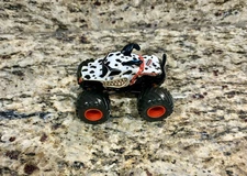 Spin Master Monster Jam COLOR CHANGE Mutt DALMATIAN Truck New 1:64