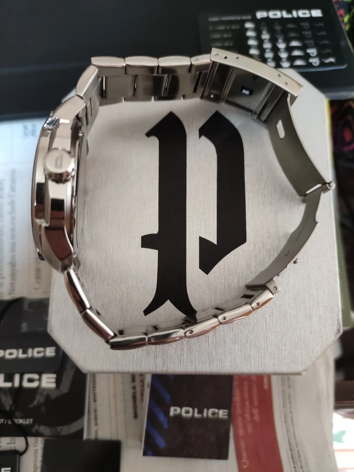 Orologio Uomo Police Modello 93831 Con Datario E W.R. 100 M. - Immagine 3 di 4