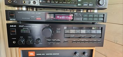 AKAI AT-A301 Quartz Synthesizer Tuner, keine Kratzer, funktioniert