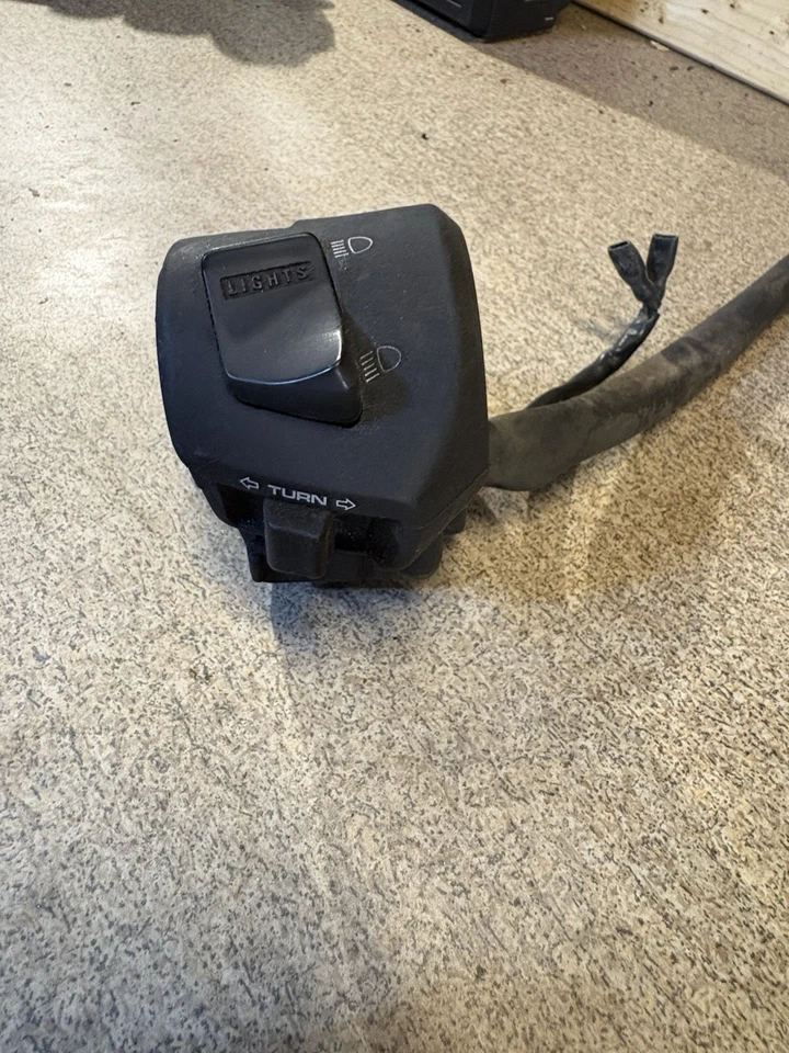 Interruptor de señal de giro del faro de control izquierdo Honda Interceptor VFR800 2003 FABRICANTE DE EQUIPOS ORIGINALES Foto 2 de 3