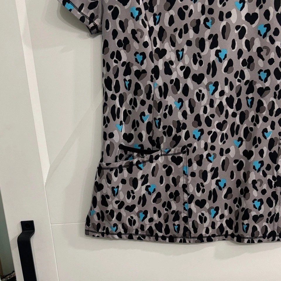 Blusa exfoliante Cherokee Infinity M con estampado de leopardo Foto 4 de 4
