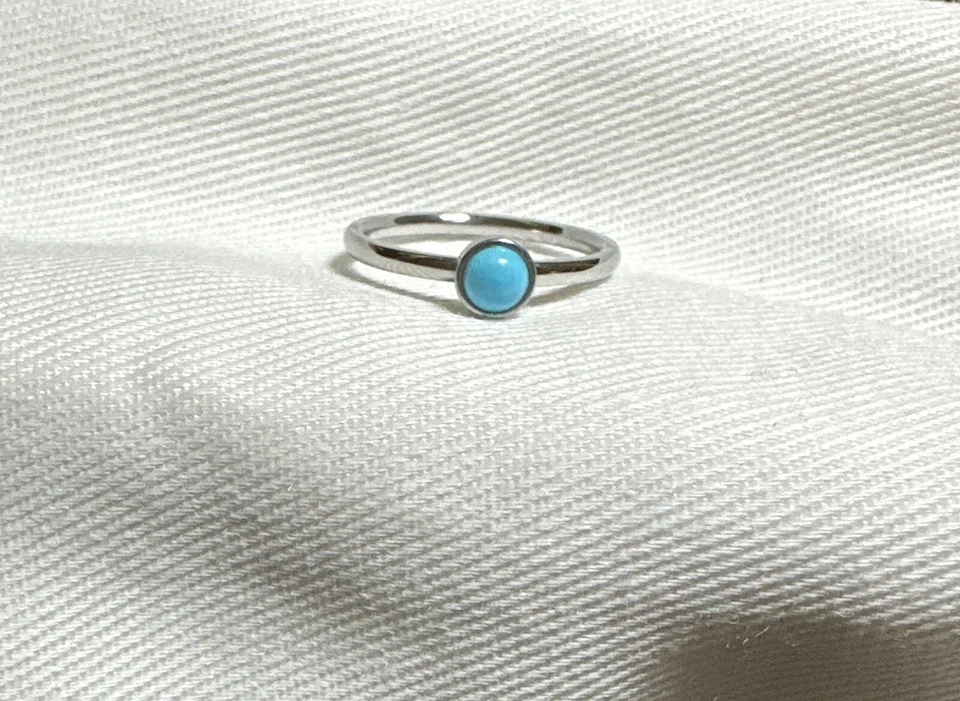 Delicado anillo apilable de acero inoxidable turquesa talla 5 Foto 2 de 4