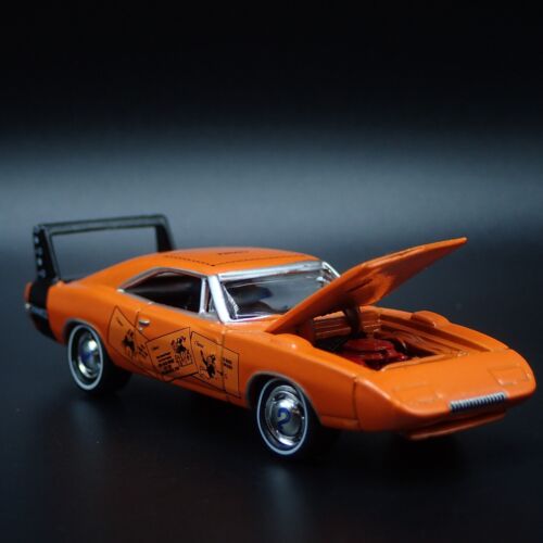 1969 69 DODGE Cargador Daytona Monopoly 1:64 Escala Coleccionable Coche Modelo - Imagen 4 de 7