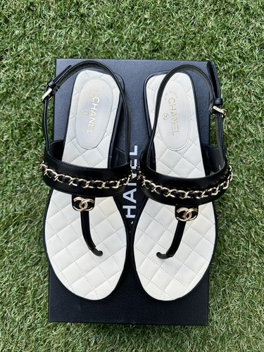 ZAPATOS SANDALIAS PLANAS DE CUERO CON CADENA TANGA PUNTA ABIERTA NEGRAS CON LOGO CHANEL CC 37 - Imagen 12 de 14