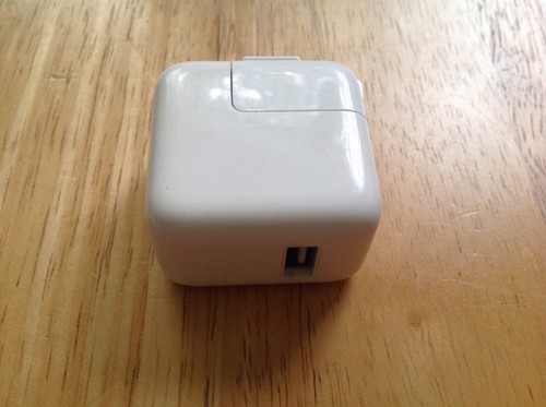Genuine original Apple A1357 10W USB Power Adapter Wall Charger iPhone iPad iPod - Picture 2 of 3