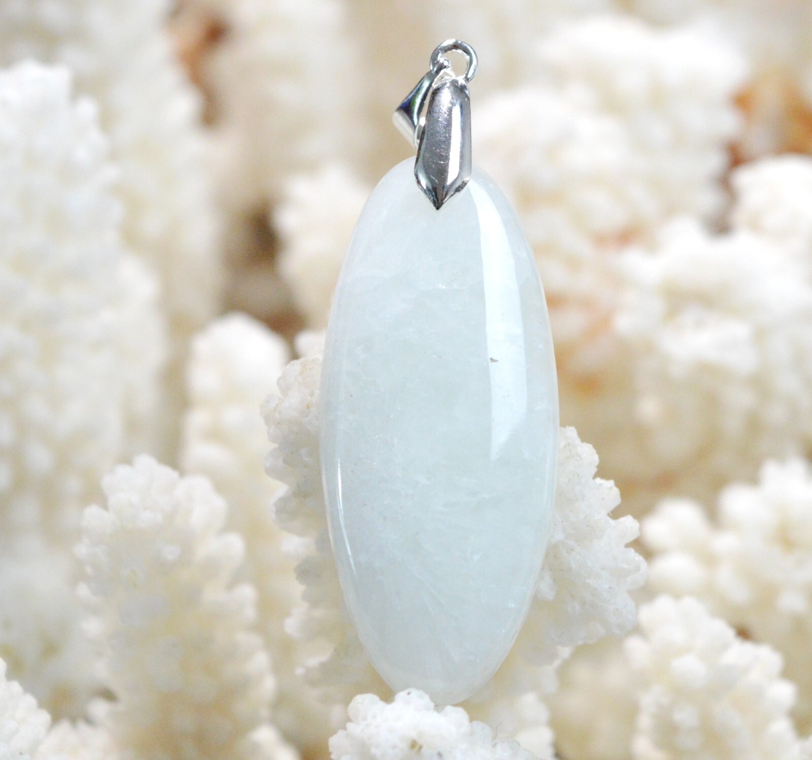 Préhnite 44 carats pendentif cabochon en pierre naturelle d'Italie collection rare FM36