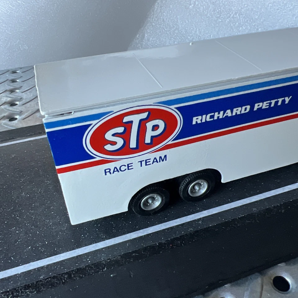 Richard Petty Signed STP Action Kenworth Tractor Trailer Transporter Semi NASCAR - Image 3 of 4