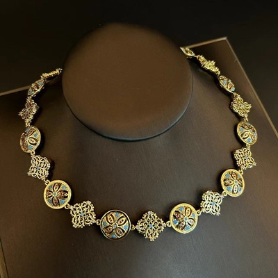 Vintage Carved Rhinestone Inlaid Necklace Exquisite Jewelry Decoration Gifts