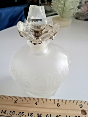 Vintage Vanity Doilies & Waterford/Irice Perfume Automizer, Hat Pin Holder, Plus - Picture 52 of 54