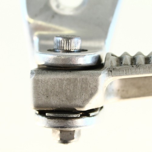 YAMAHA YZF-R1 YZF R1 RN04 2000-2001 Fußrastenanlage hinten links Soziusfußraste - Picture 2 of 2