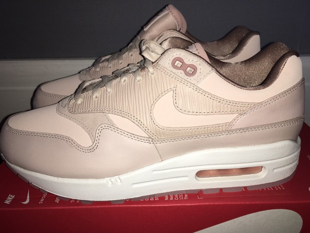 WOMENS NIKE AIR MAX 1 PRM SIZE 5.5 EUR 39 (454746 206) PARTICLE BEIGE GOLD WOMENS NIKE AIR MAX 1 PRM SIZE 5.5 EUR 39 (454746 206) PARTICLE BEIGE GOLD