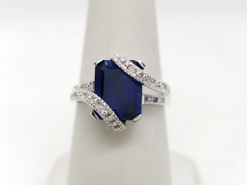 10k White Gold Blue Emerald Cut and Diamonds Ring - 第 2/6 張圖片