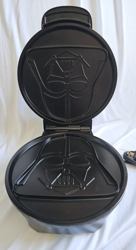 Star Wars Sith Lord Darth Vader Nonstick Waffle Maker new without box - Picture 2 of 5