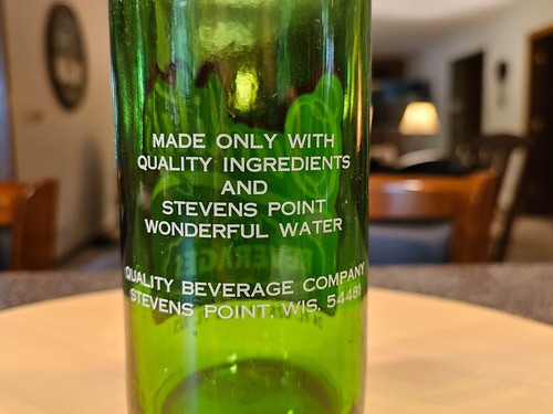 Vintage 1971 Large 24 oz. Green Stevens Point Quality's Fine Beverages Bottle #4 - Picture 8 of 11