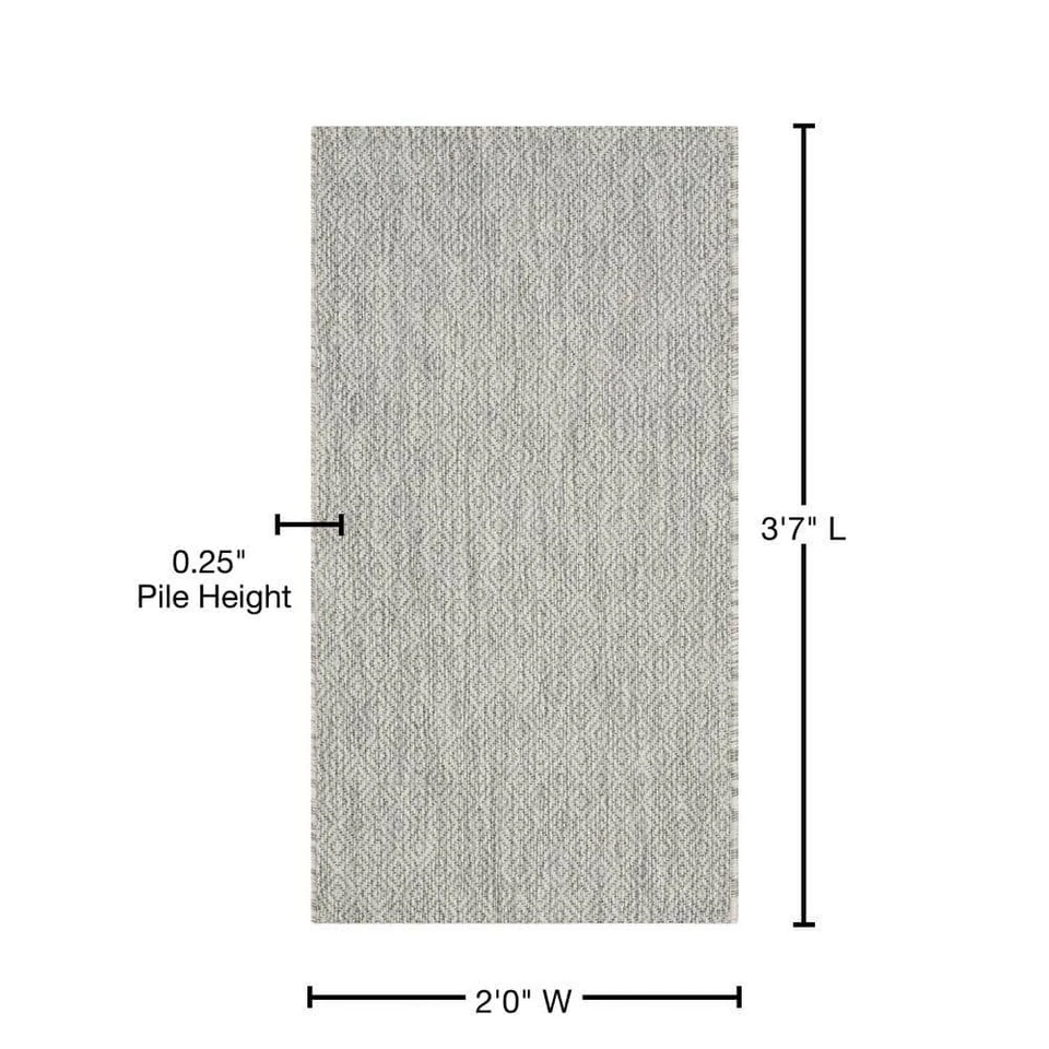 SAFAVIEH Courtyard Gray Doormat 2 ft. x 4 ft. Solid Patio Area Rug - Image 3 of 4