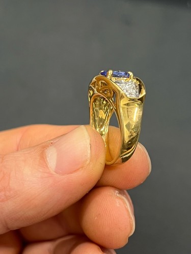 ESTATE 18k SOLID YELLOW GOLD - 1 ct TANZANITE - .14 tcw DIAMOND RING - Size 6 - Picture 4 of 14